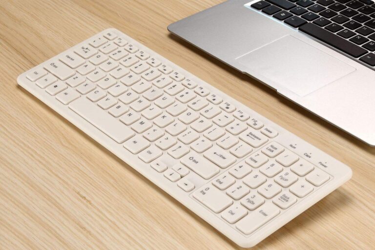 Portable 69-key wireless keyboard for PC
